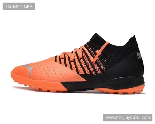 彪马超顶粉色足球鞋引领时尚潮流打造赛场巅峰表现