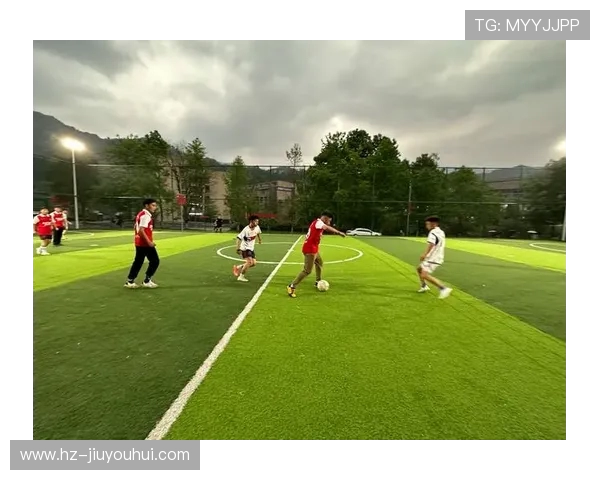 热血绿茵激战时刻足球重炮引爆速度与力量的终极对决