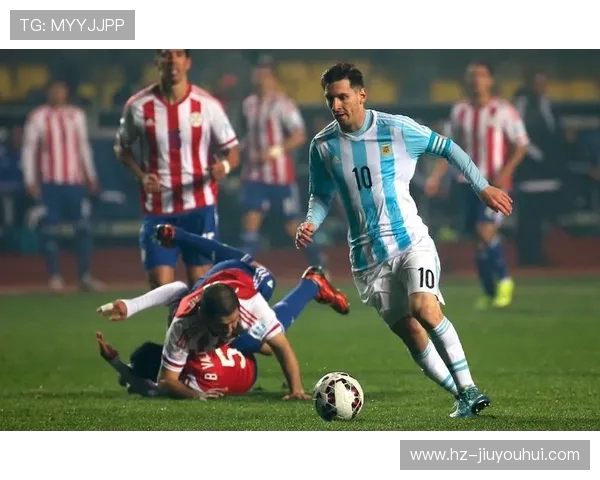 足球场上哥哥当对手 谁知我一个假动作把他晃得晕头转向